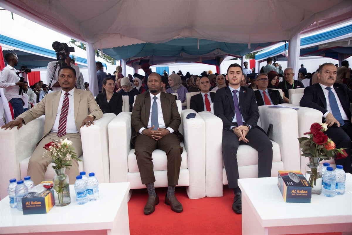 Somali'de Erdoğan Fakültesi mezuniyet verdi