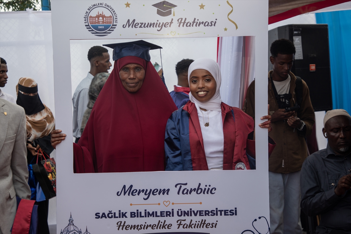 Somali'de Erdoğan Fakültesi mezuniyet verdi