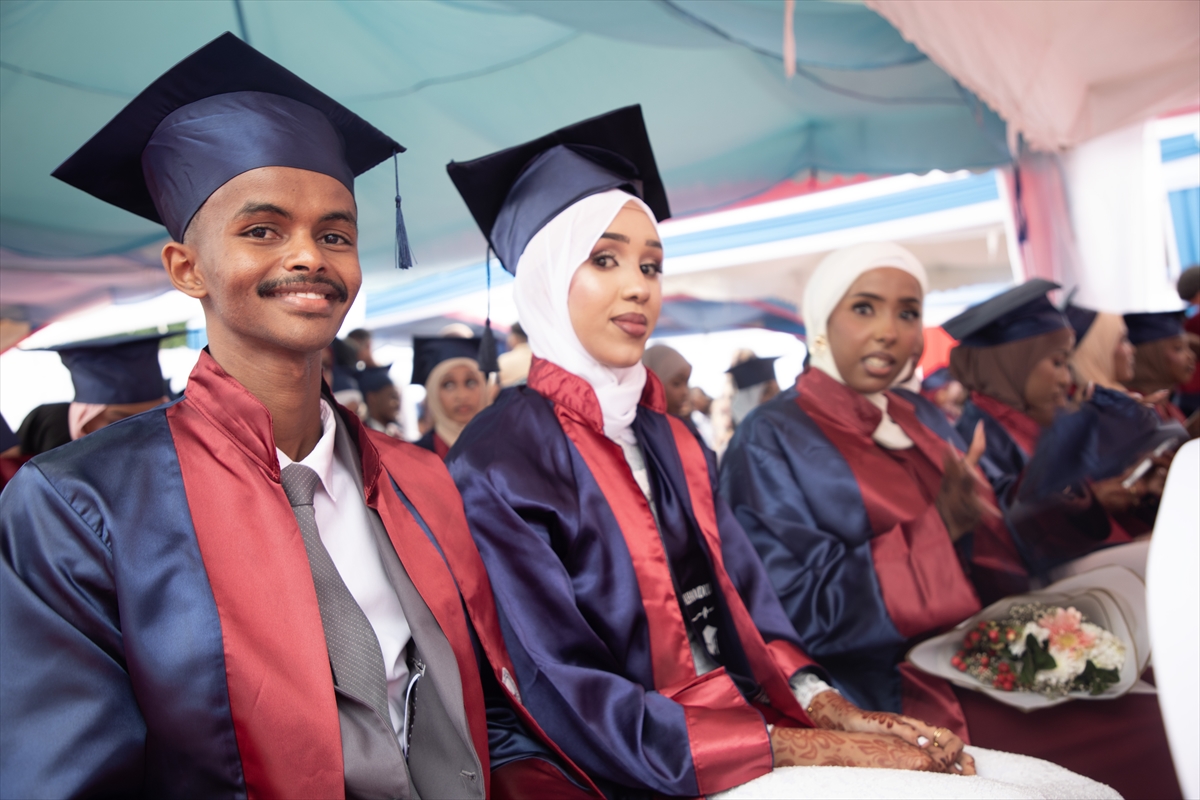 Somali'de Erdoğan Fakültesi mezuniyet verdi