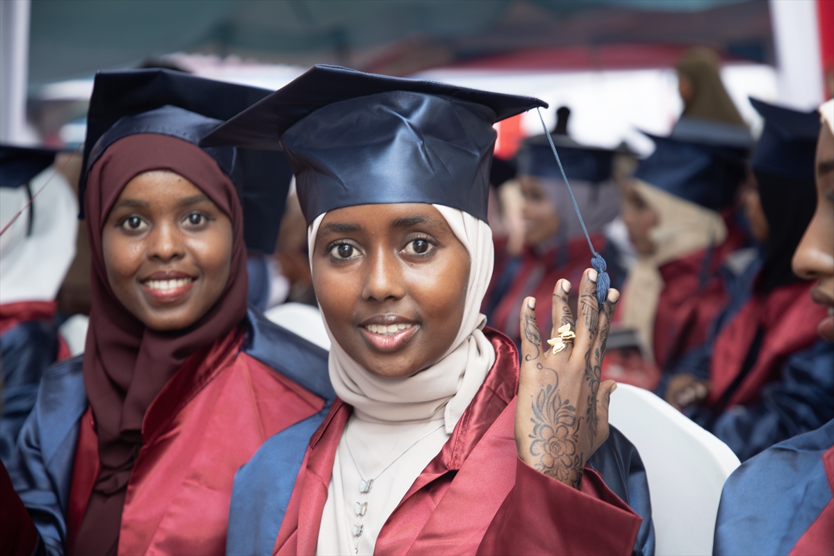 Somali'de Erdoğan Fakültesi mezuniyet verdi