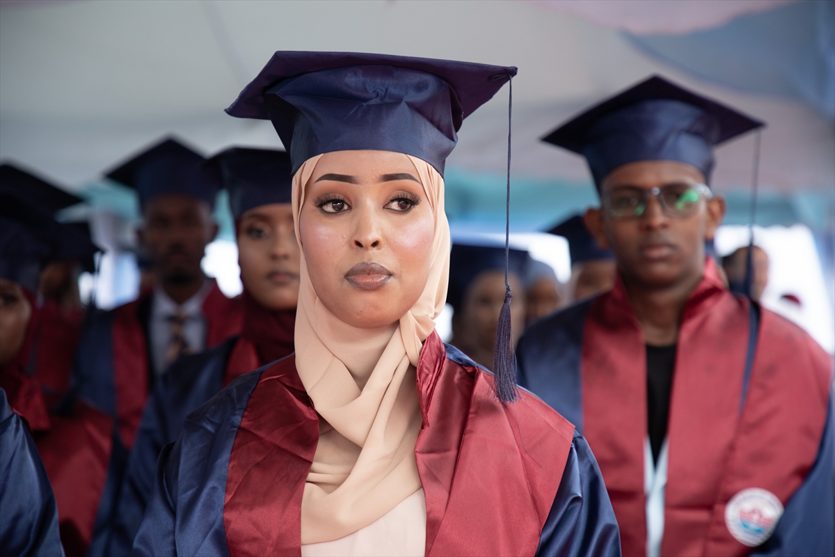 Somali'de Erdoğan Fakültesi mezuniyet verdi