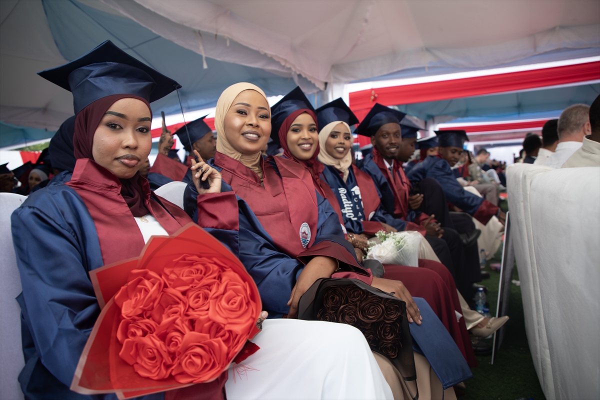 Somali'de Erdoğan Fakültesi mezuniyet verdi