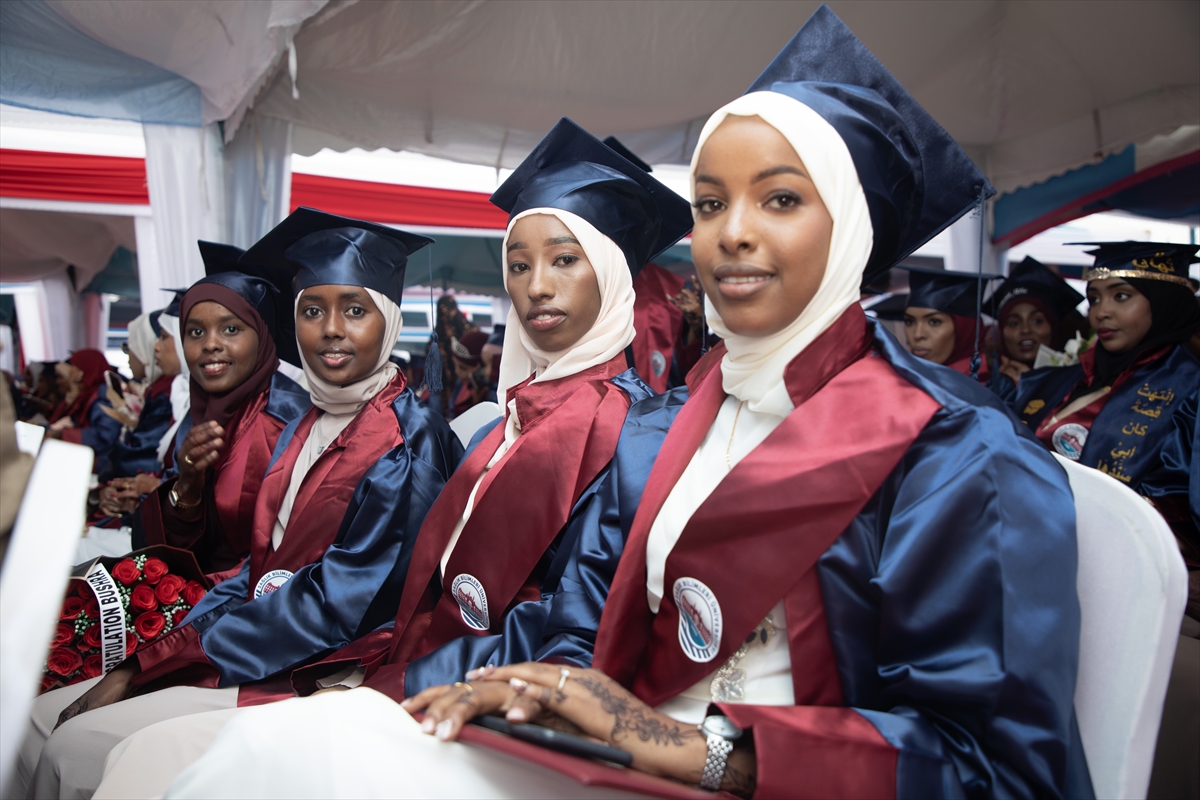 Somali'de Erdoğan Fakültesi mezuniyet verdi