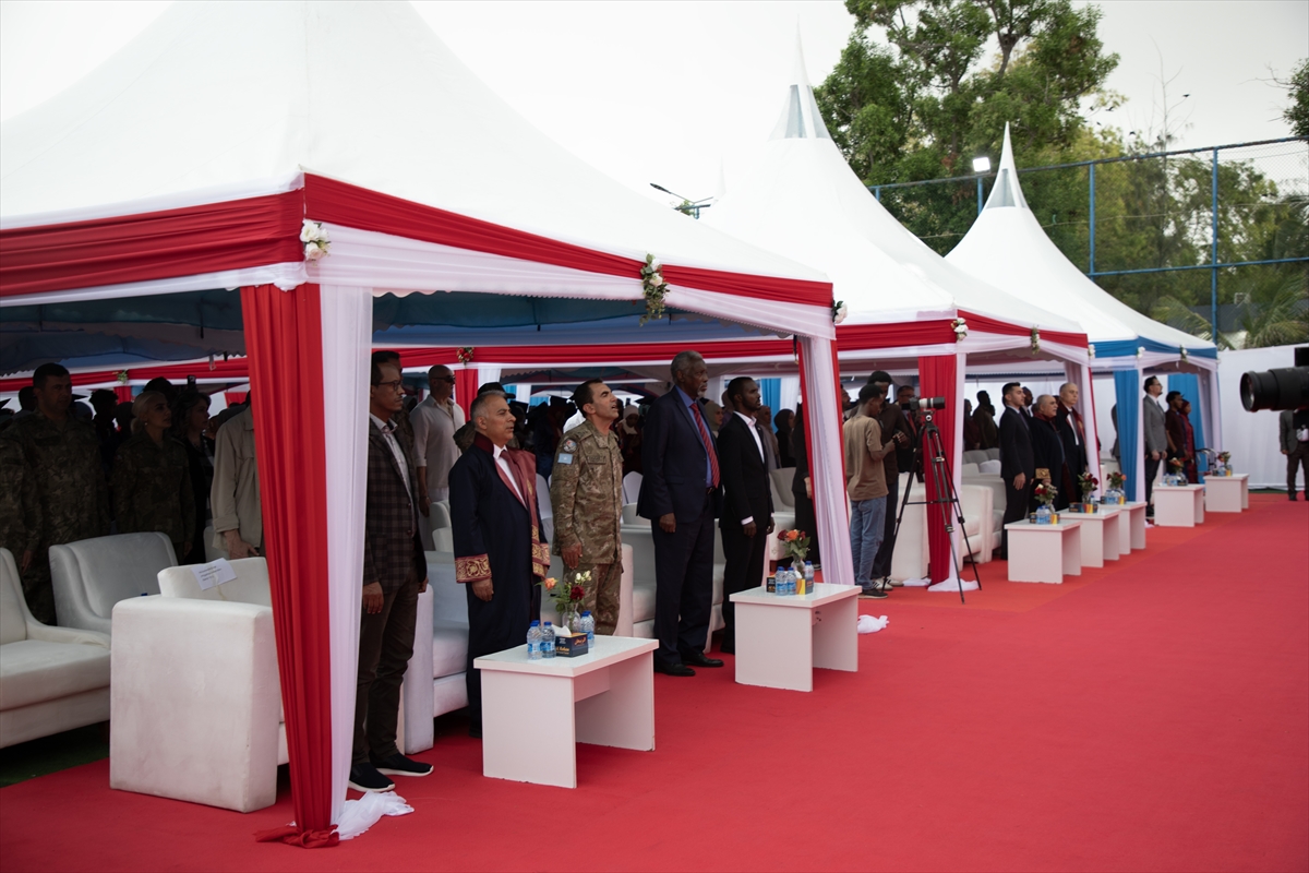 Somali'de Erdoğan Fakültesi mezuniyet verdi