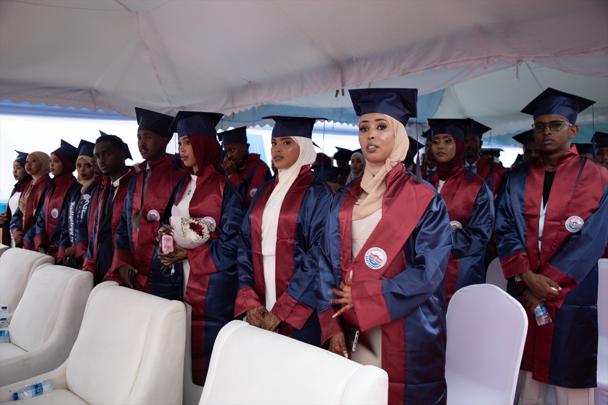 Somali'de Erdoğan Fakültesi mezuniyet verdi