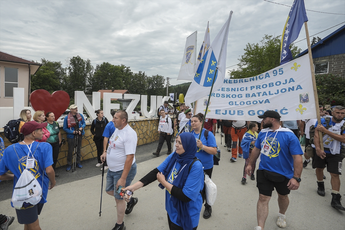 Srebrenitsa Soykırımı kurbanlarını anmak için düzenlenen "Barış Yürüyüşü" başladı