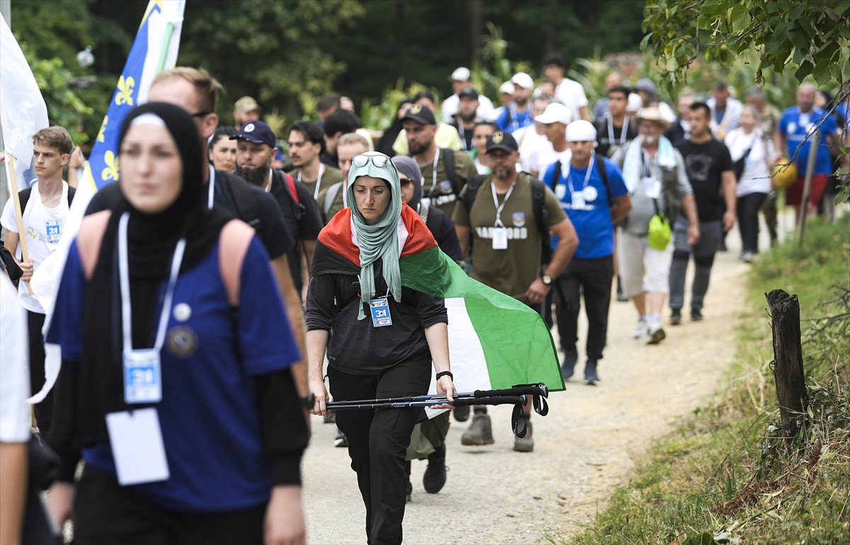 Srebrenitsa Soykırımı kurbanlarını anmak için düzenlenen "Barış Yürüyüşü" başladı