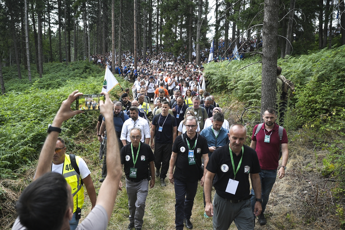 Srebrenitsa Soykırımı kurbanlarını anmak için düzenlenen "Barış Yürüyüşü" başladı