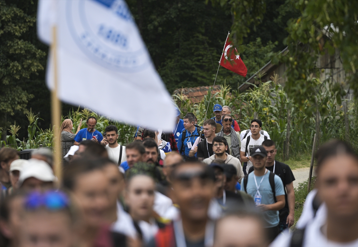 Srebrenitsa Soykırımı kurbanlarını anmak için düzenlenen "Barış Yürüyüşü" başladı