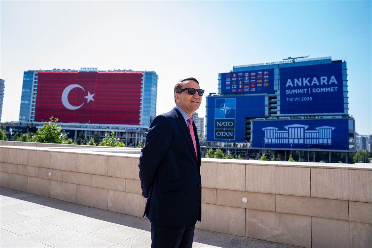 Polonya Başbakan Yardımcısı ve Dışişleri Bakanı Sikorski, Türkiye'nin NATO'daki önemine dikkati çekti:
