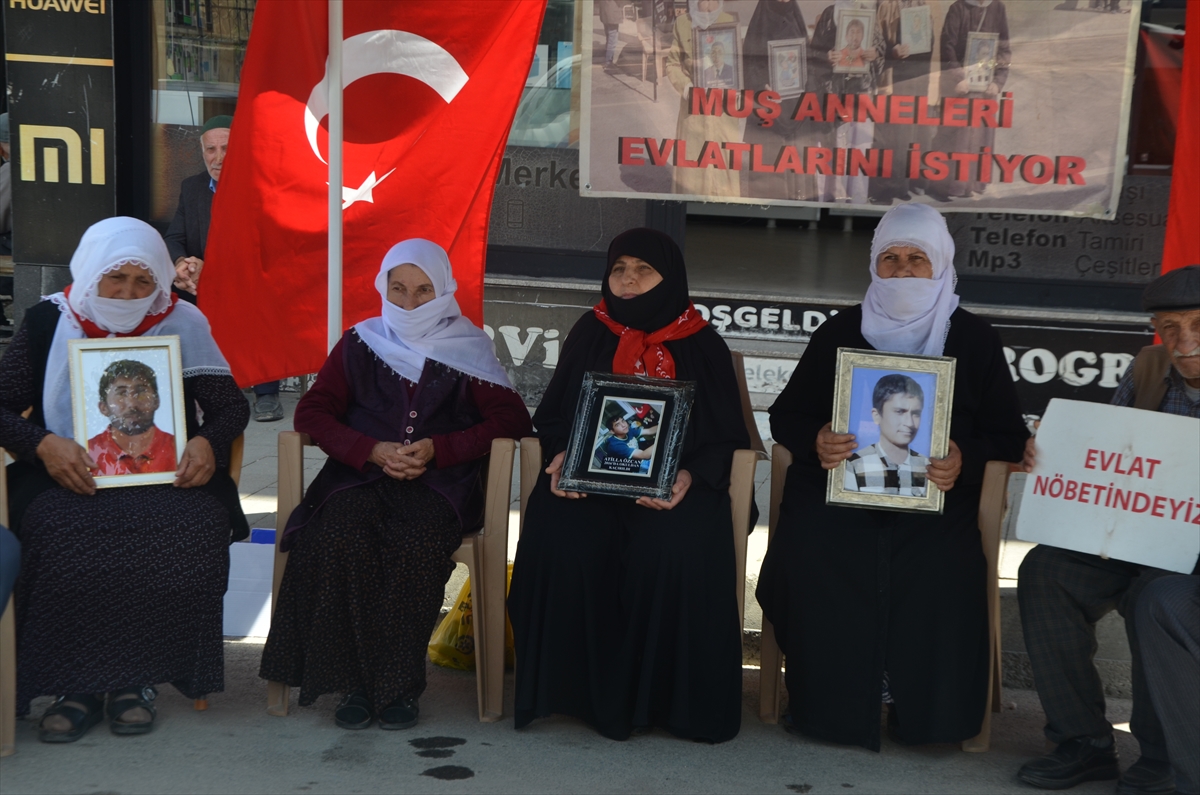 Muşlu aileler, DEM Parti önündeki eylemlerini sürdürdü