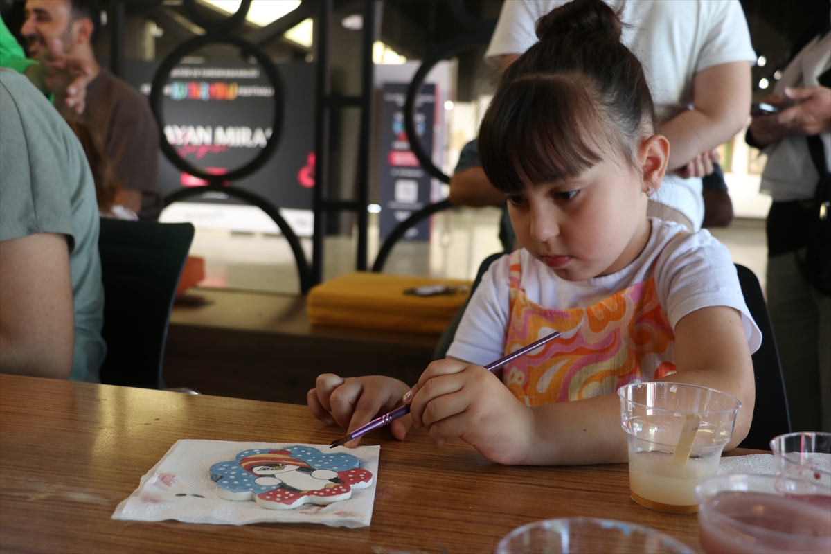 Sakarya'da çocuklar Kültür Yolu Festivali'nde çini sanatını deneyimledi