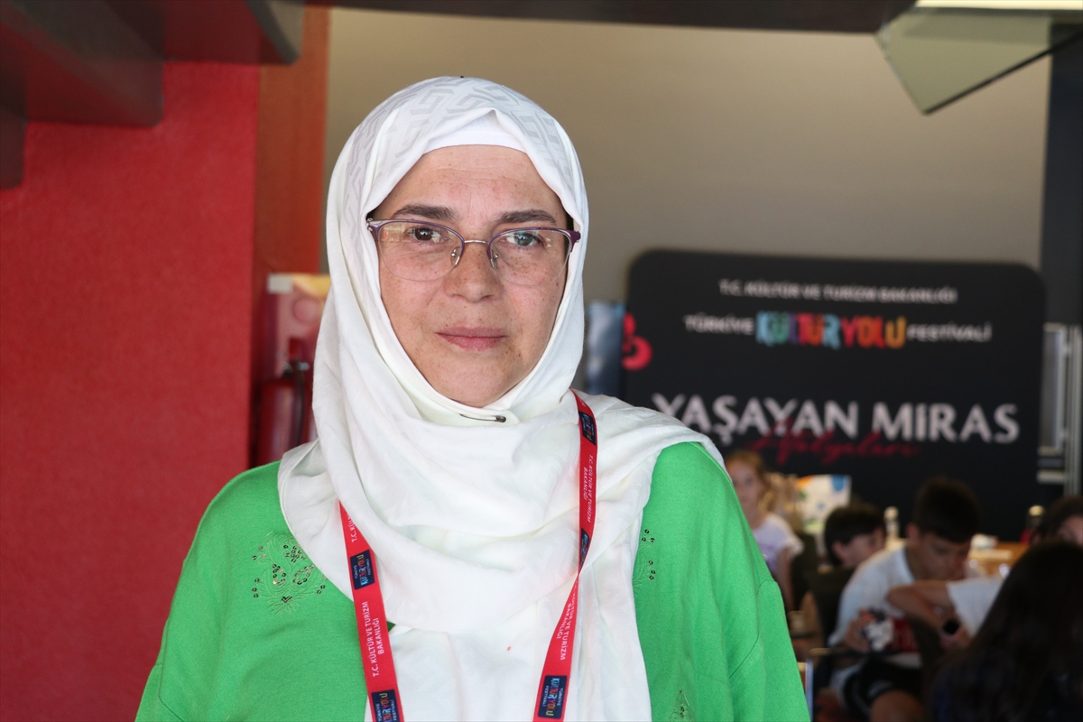 Sakarya'da çocuklar Kültür Yolu Festivali'nde çini sanatını deneyimledi
