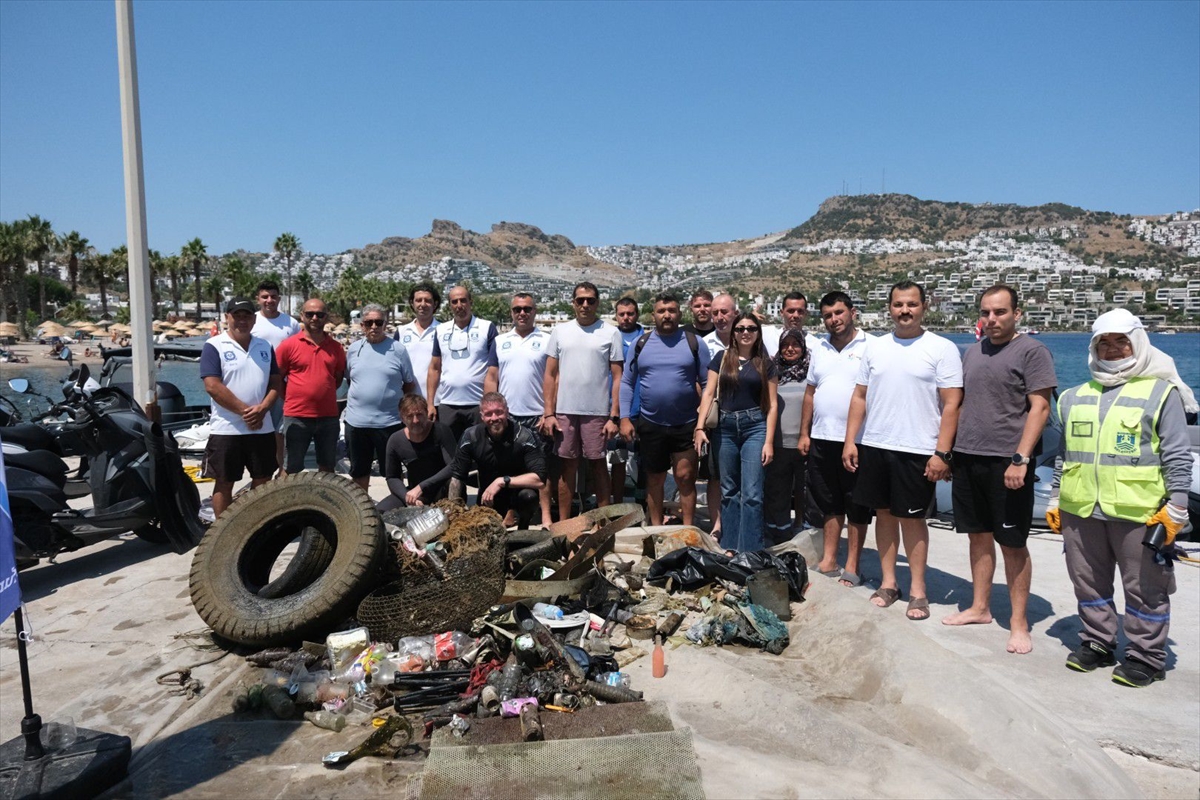 Bodrum'da deniz dibi temizlendi: 410 kg atık çıkarıldı