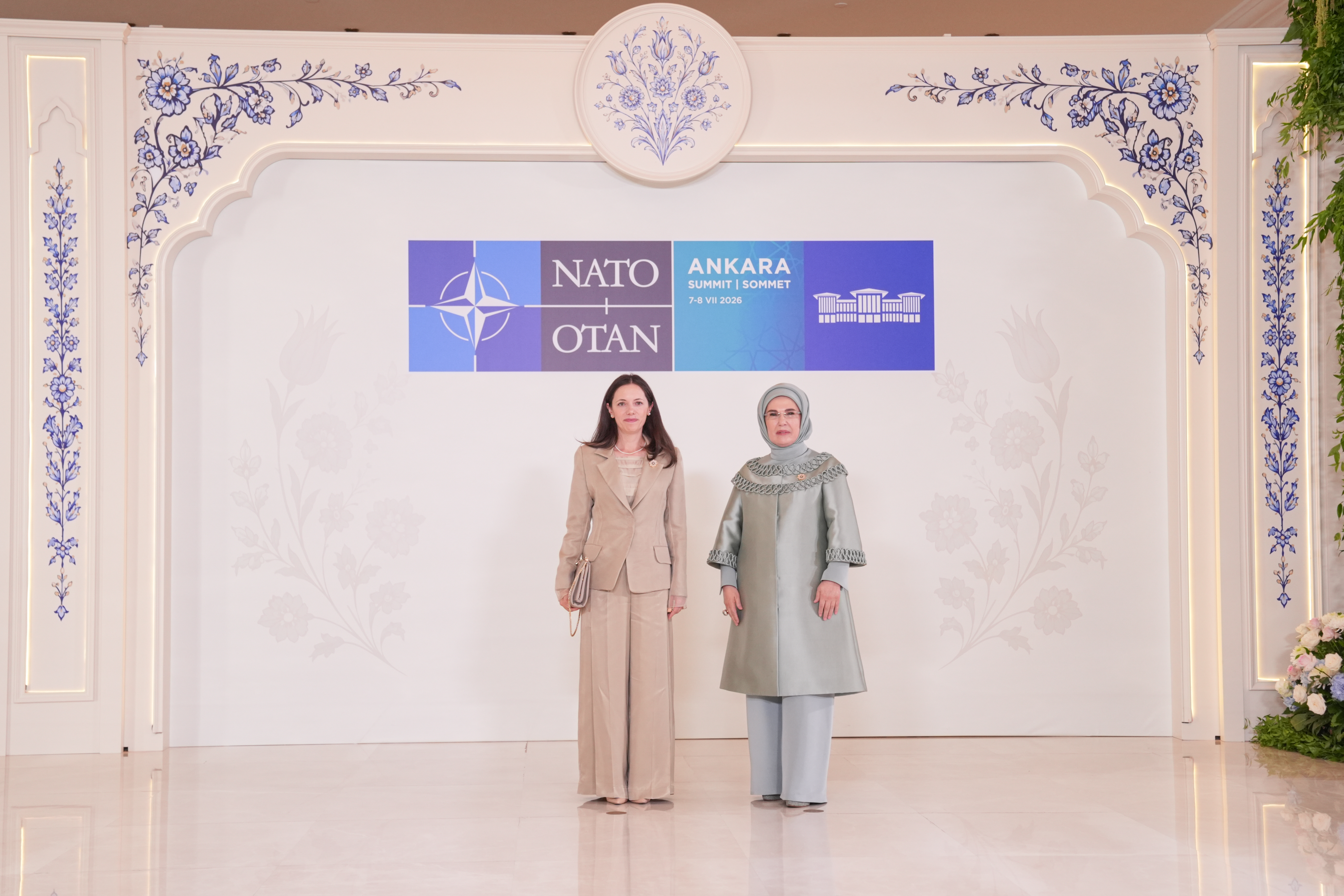 NATO ANKARA ZİRVESİ - Emine Erdoğan, NATO marjında lider eşleriyle Çankaya Köşkü'nde bir araya geldi: