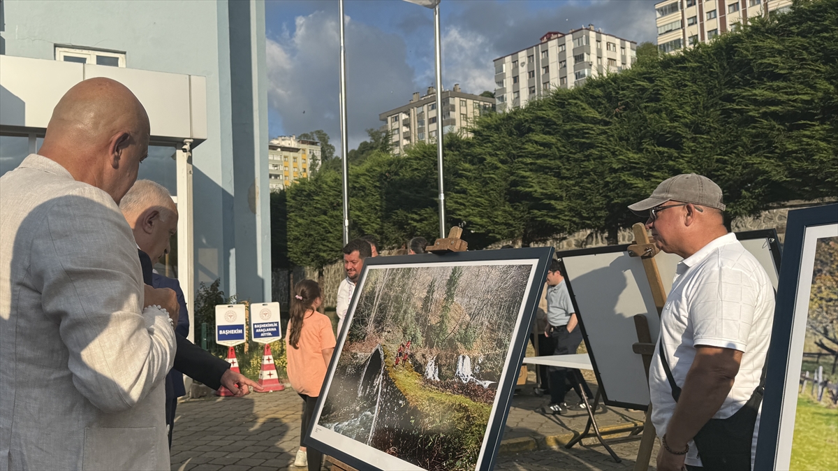 Varol Uzlu'nun "Yaşamın Sırtındaki Fotoğraflar" sergisi açıldı