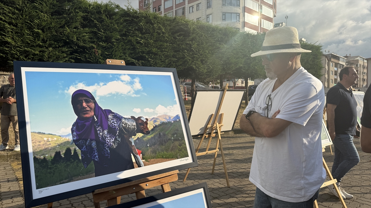 Varol Uzlu'nun "Yaşamın Sırtındaki Fotoğraflar" sergisi açıldı