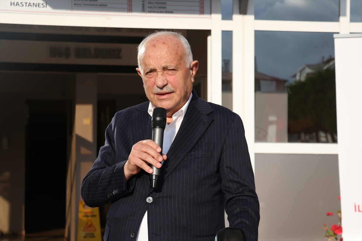 Varol Uzlu'nun "Yaşamın Sırtındaki Fotoğraflar" sergisi açıldı