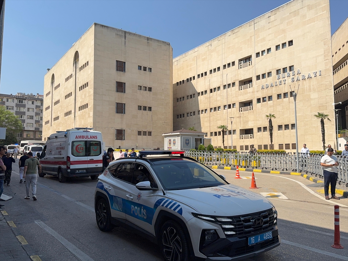 Bursa Adliyesi yakınında çıkan kavgada 10 kişi gözaltına alındı