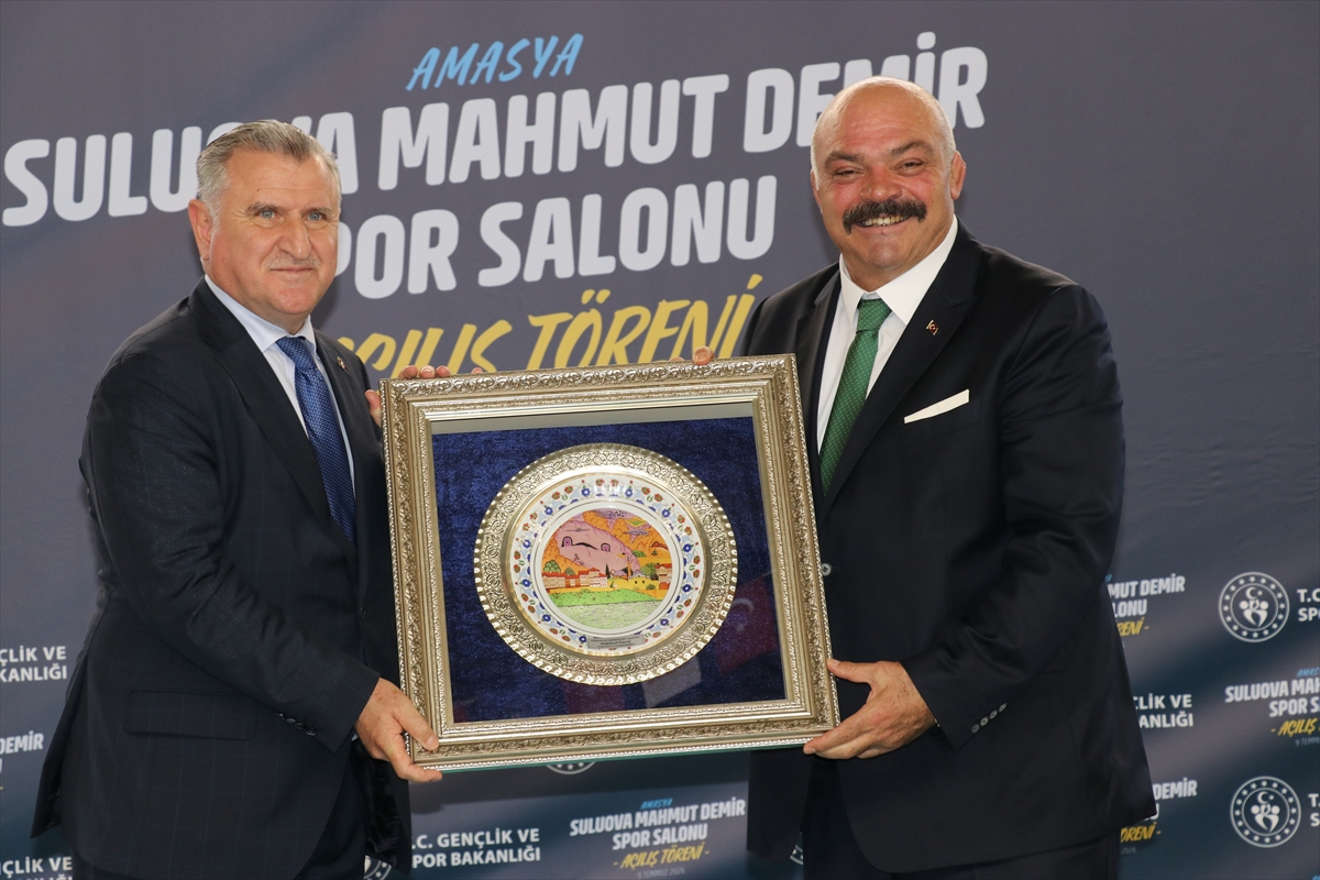 Bakan Bak: AK Parti hizmet partisidir