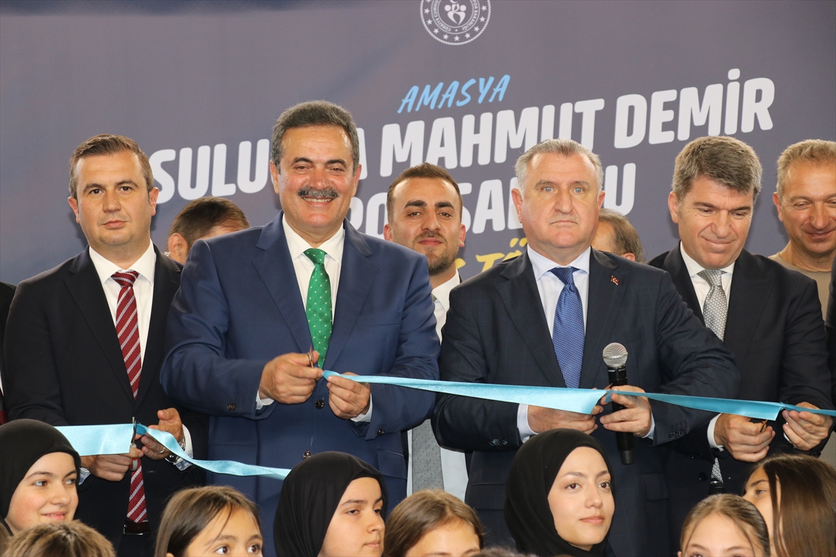 Bakan Bak: AK Parti hizmet partisidir