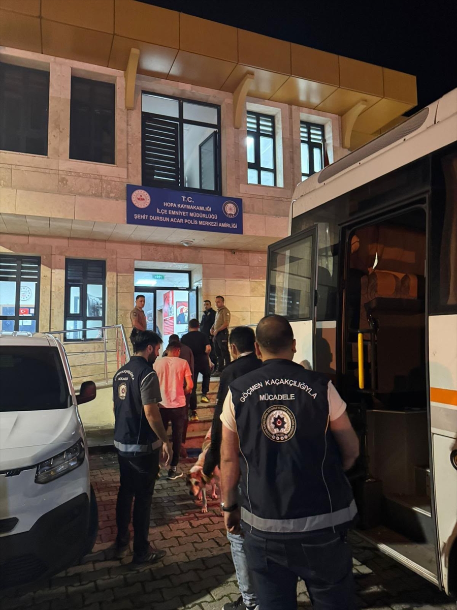 Artvin'de 41 düzensiz göçmen yakalandı