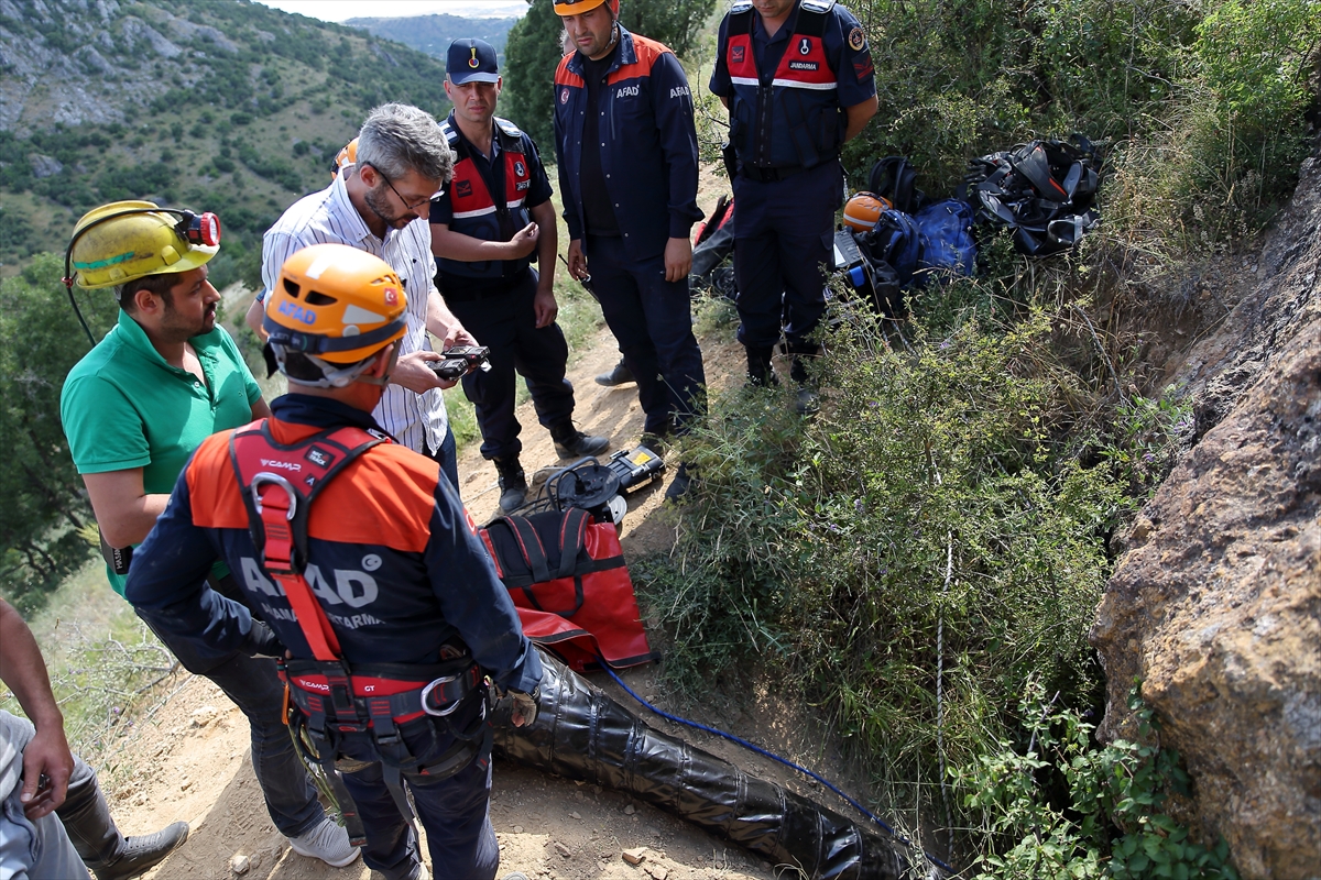 Çorum'da mağara kurtarma çalışmalarına ara verildi