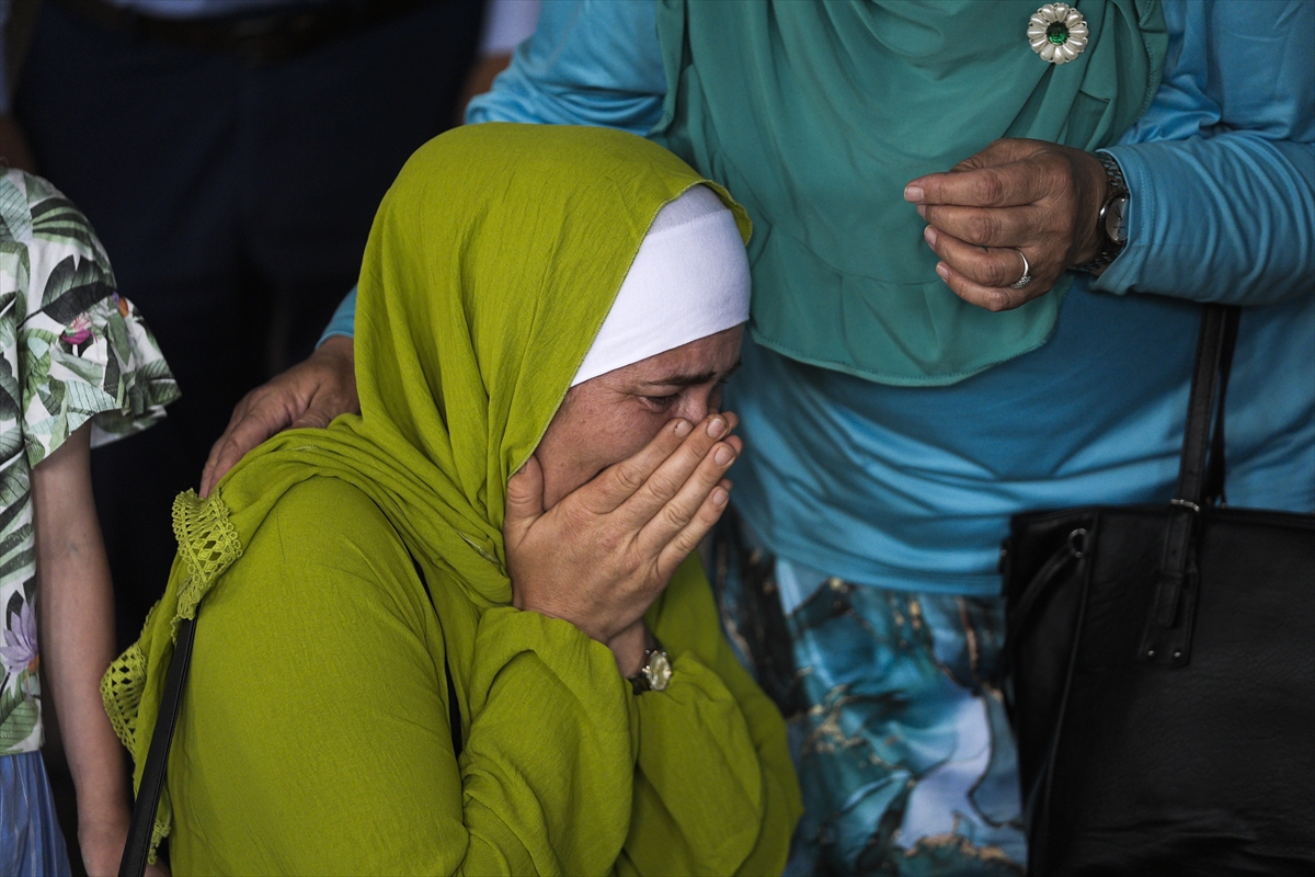 Srebrenitsa'da 10 cenaze gözyaşlarıyla karşılandı