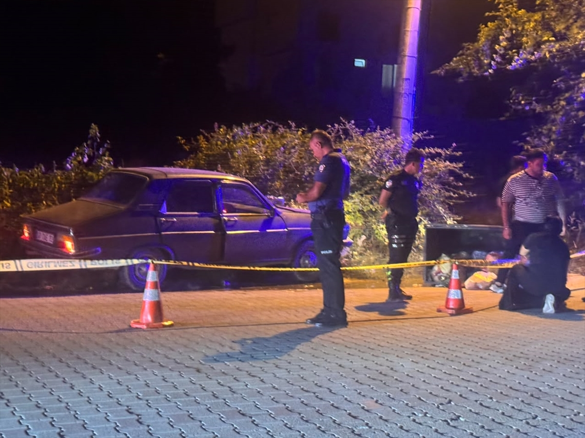 Muğla'da otomobil çöp konteynerine çarptı: 1 ölü