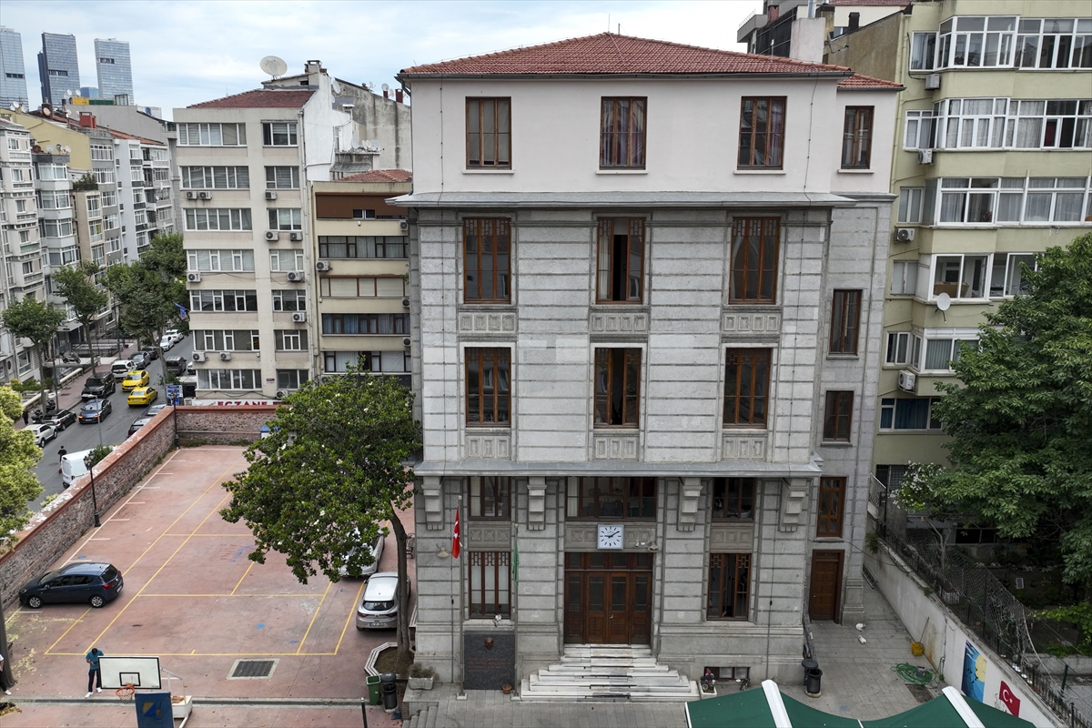 ASIRLIK MEKTEPLER - Nişantaşı Anadolu Lisesi, değişen kimliğiyle 120 yıllık eğitim geleneğini sürdürüyor