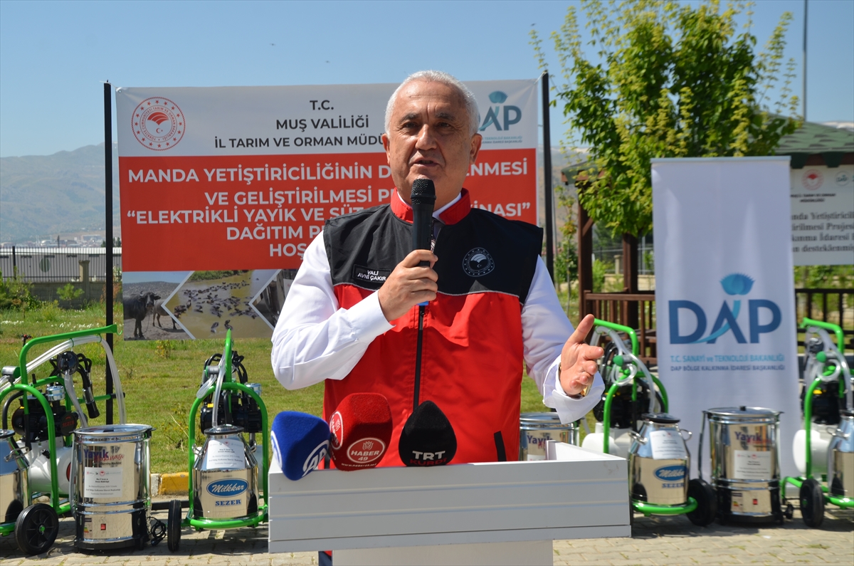 Muş'ta Manda Yetiştiricilerine Modern Ekipman Desteği