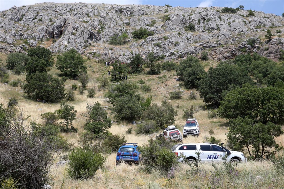 Çorum'da mağarada mahsur kalan kişi için kurtarma çalışmaları yeniden başladı