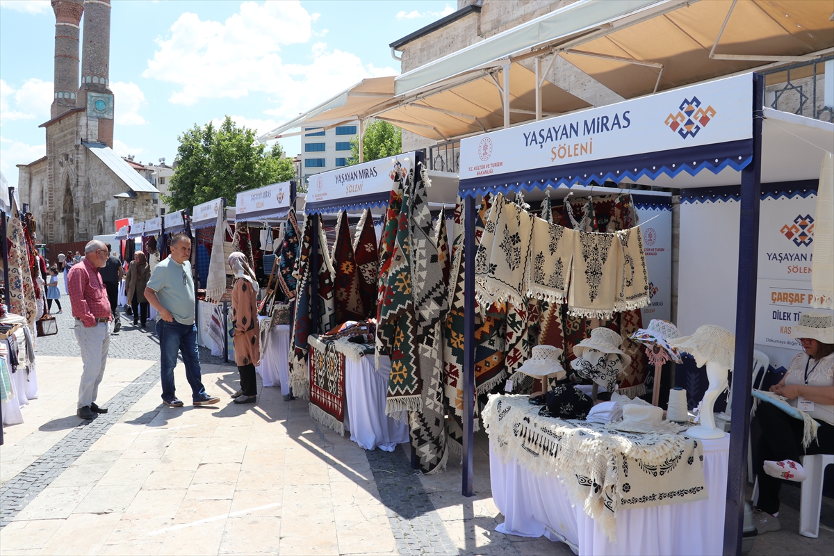 Sivas'ta Yaşayan Miras Şöleni Başladı