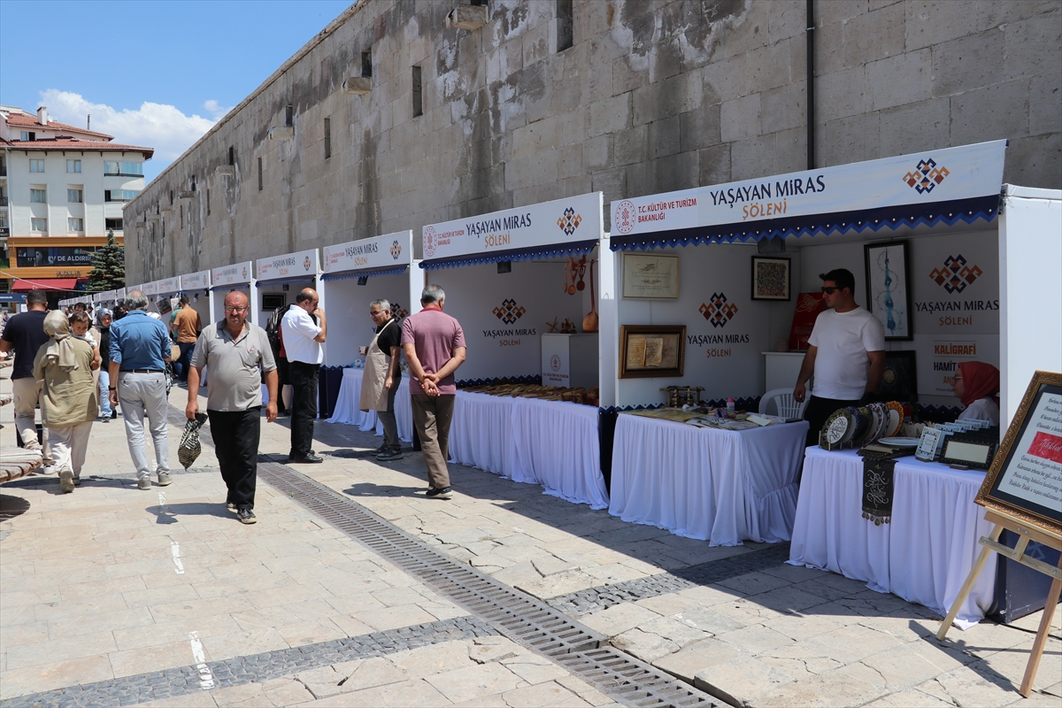 Sivas'ta Yaşayan Miras Şöleni Başladı