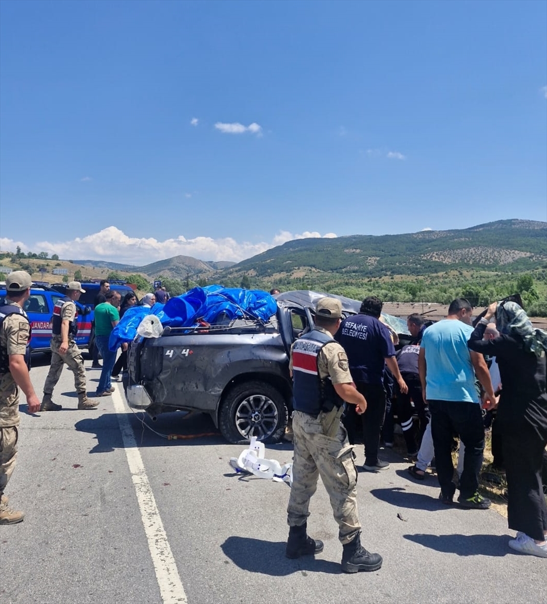 Erzincan'da kamyonet devrildi: 1 ölü, 3 yaralı