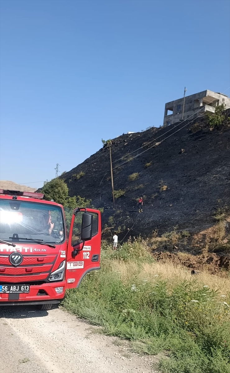 Siirt'te otluk alanda yangın söndürüldü