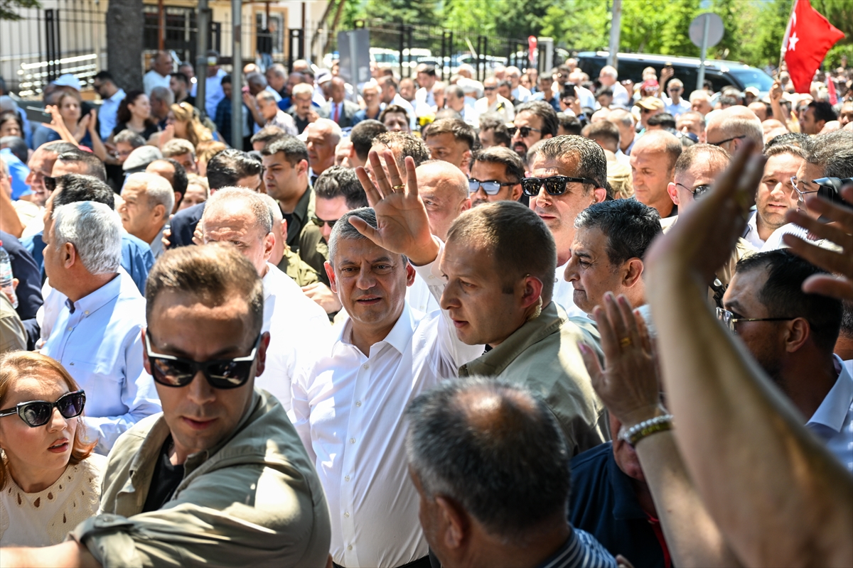Özgür Özel: Partiyi geri alacağız