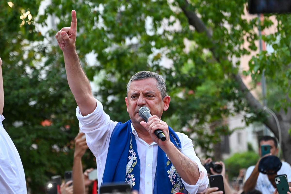 Özgür Özel: Partiyi geri alacağız