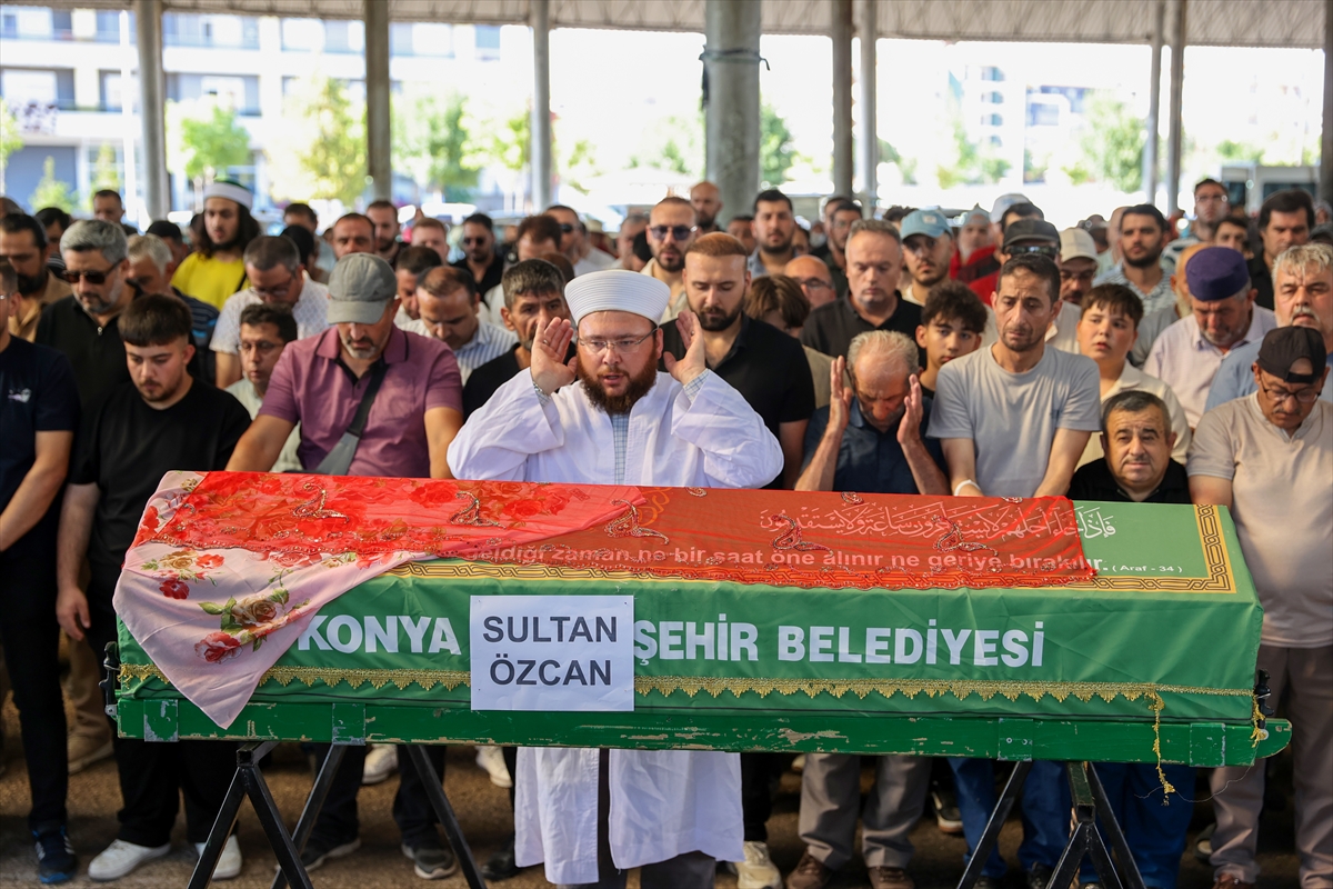 Sultan Özcan: Kırmızılı Kadın son yolculuğuna uğurlandı