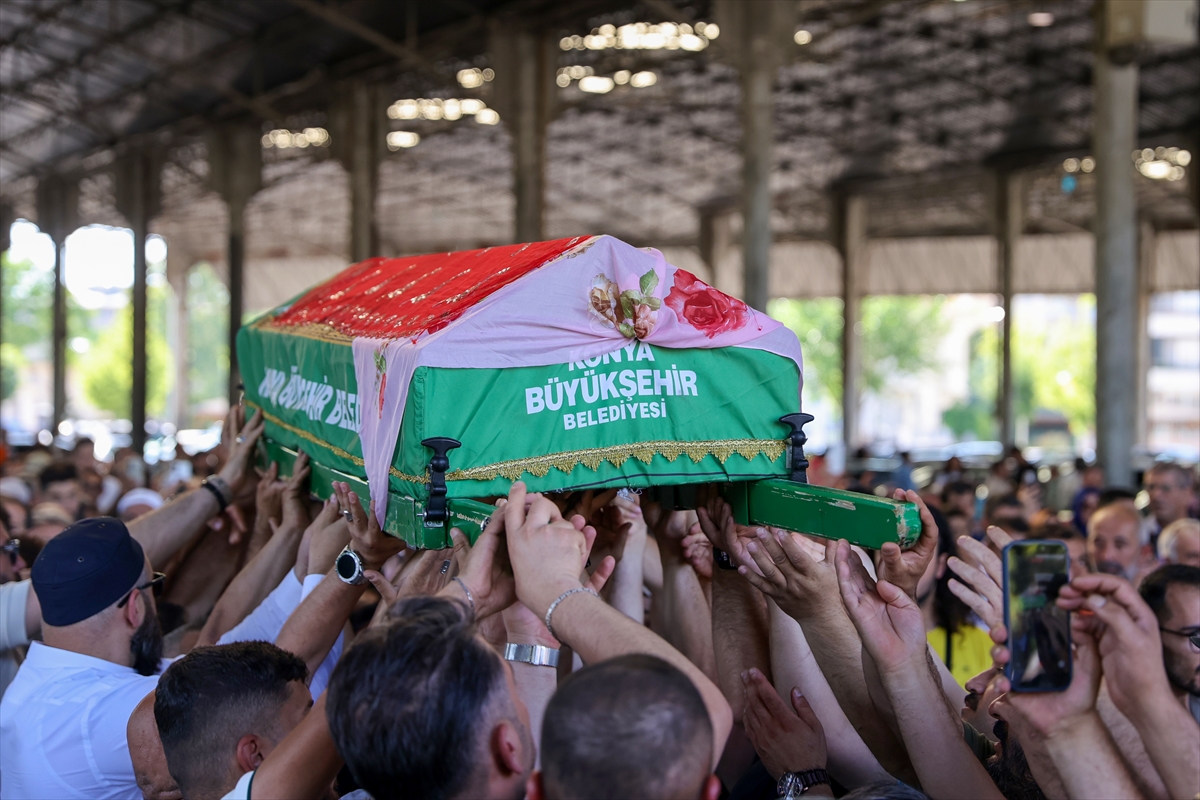 Sultan Özcan: Kırmızılı Kadın son yolculuğuna uğurlandı