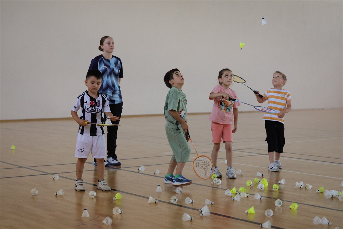 Cemre Nur Davulcu: Sporcularım için mekik dokuyorum
