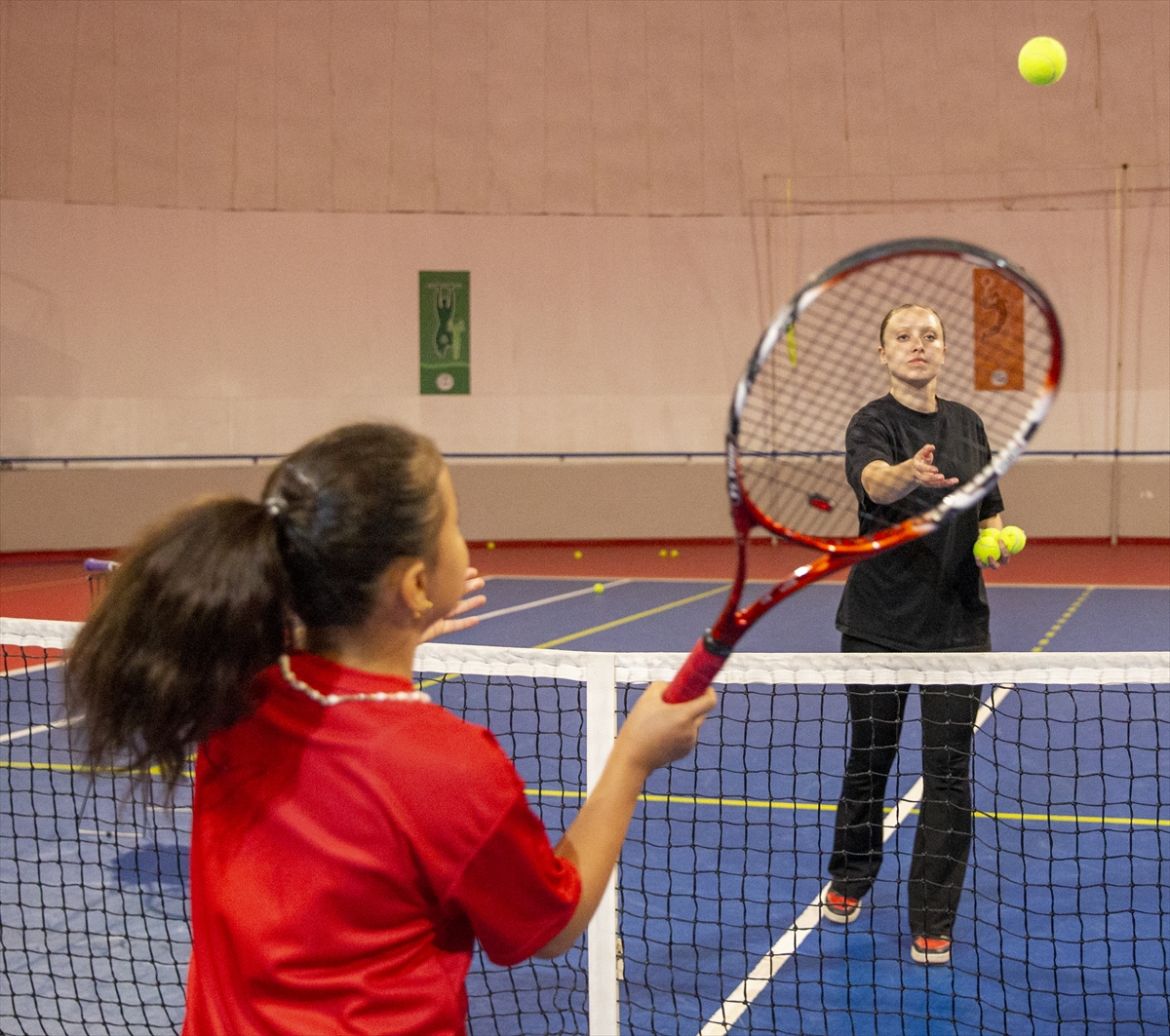 Cemre Nur Davulcu: Sporcularım için mekik dokuyorum
