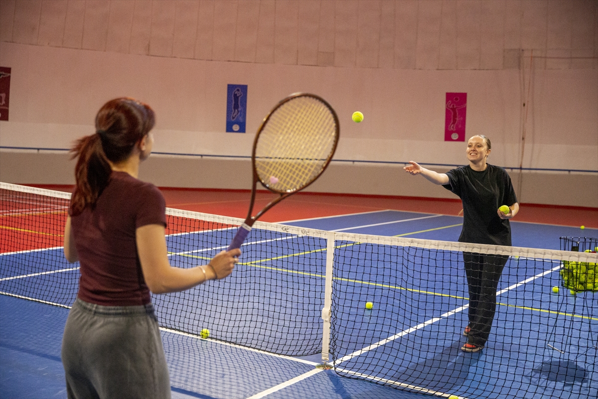 Cemre Nur Davulcu: Sporcularım için mekik dokuyorum