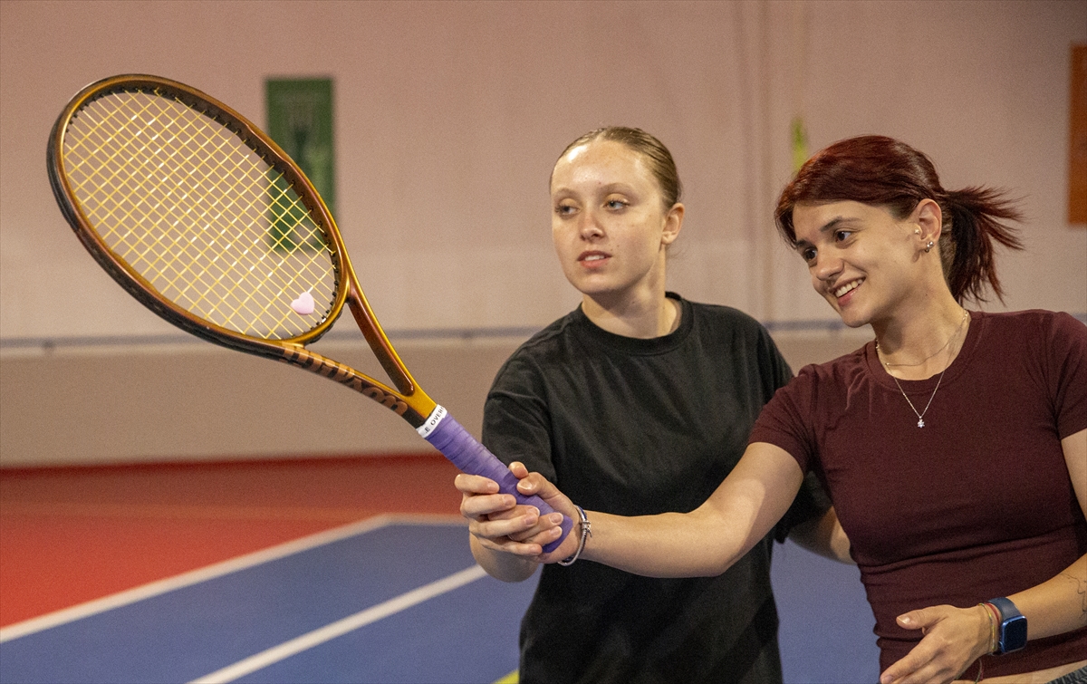 Cemre Nur Davulcu: Sporcularım için mekik dokuyorum