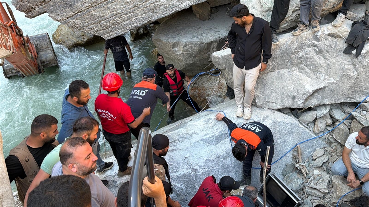 Şırnak'ta çaya düşen kişiyi arama sürüyor