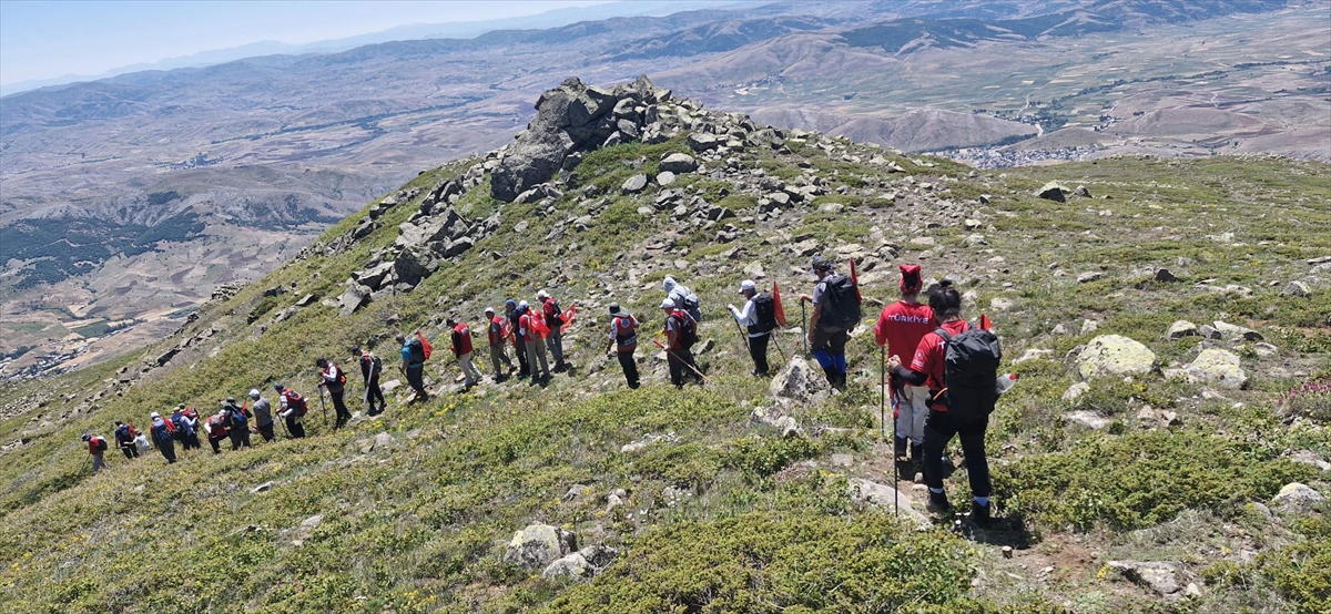 Sivas'ta Yıldız Dağı'na 15 Temmuz şehitleri anısına tırmanış