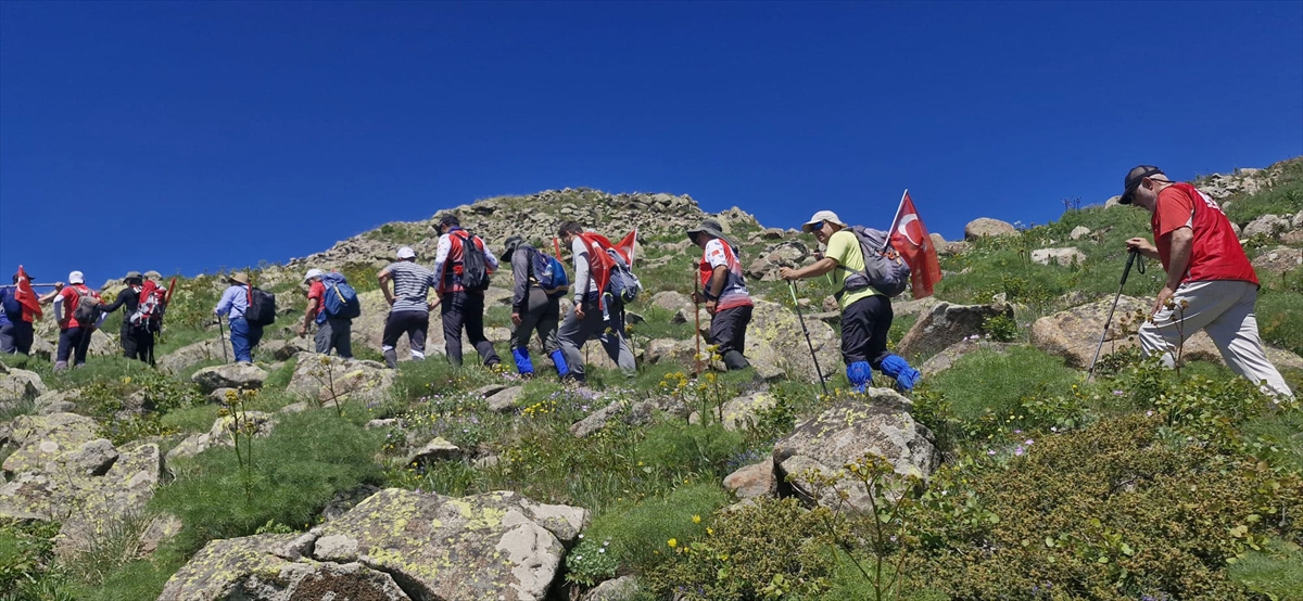 Sivas'ta Yıldız Dağı'na 15 Temmuz şehitleri anısına tırmanış