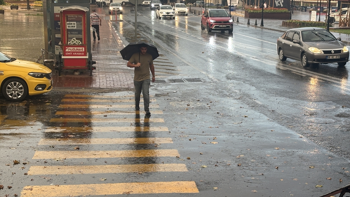 Tekirdağ'da sağanak hayatı olumsuz etkiledi