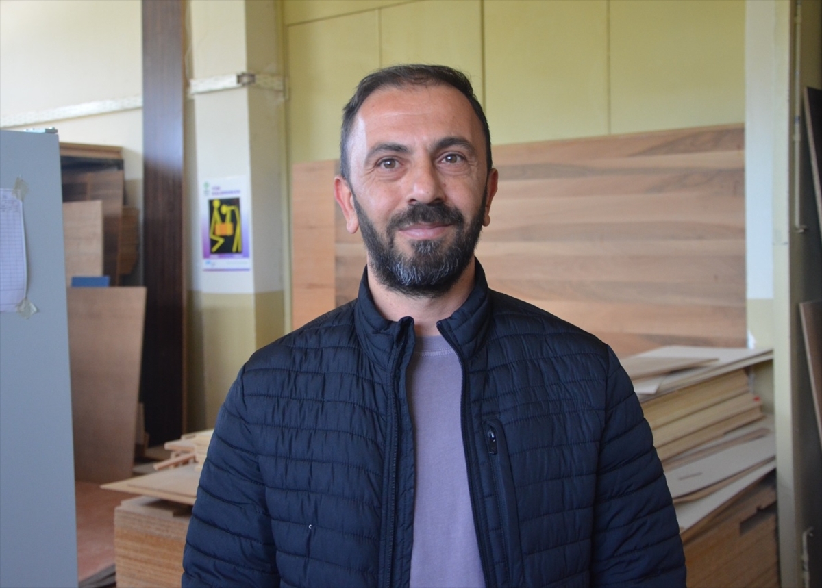 Liseliler tatilde hem öğreniyor hem kazanıyor