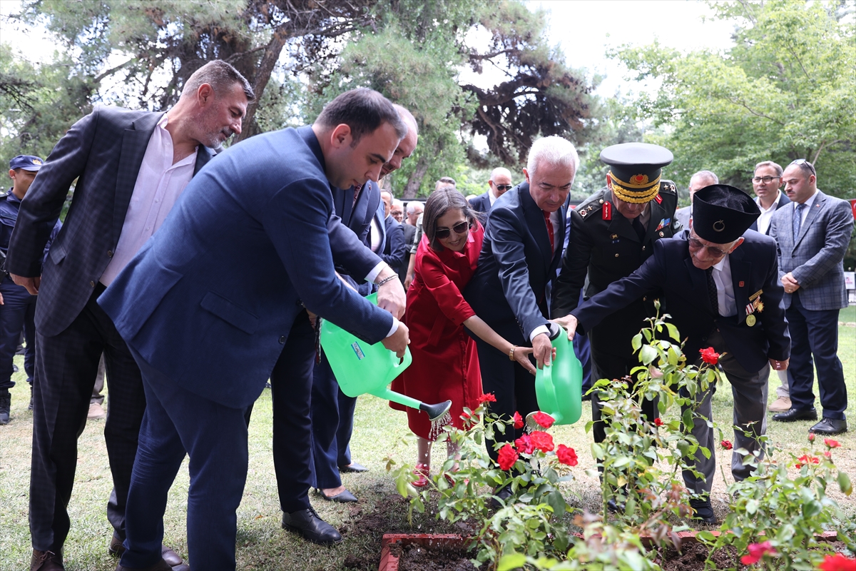 Kırklareli: 15 Temmuz şehitleri için 253 gül dikildi